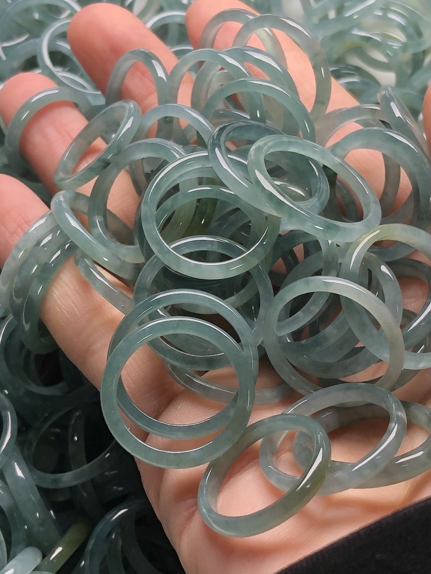 Bague en Jadéite Naturelle – Anneau en Jade Glacé Bleu-Vert – Bague Mixte Élégante