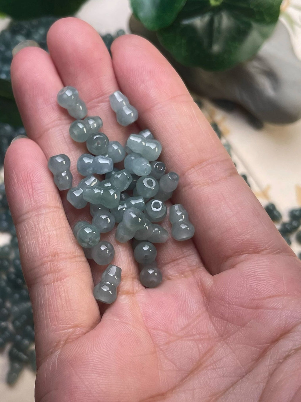 Perles en Jadéite Naturelle en Forme de Gourde – Bleu Glacier – Perles Percées pour Bijoux DIY