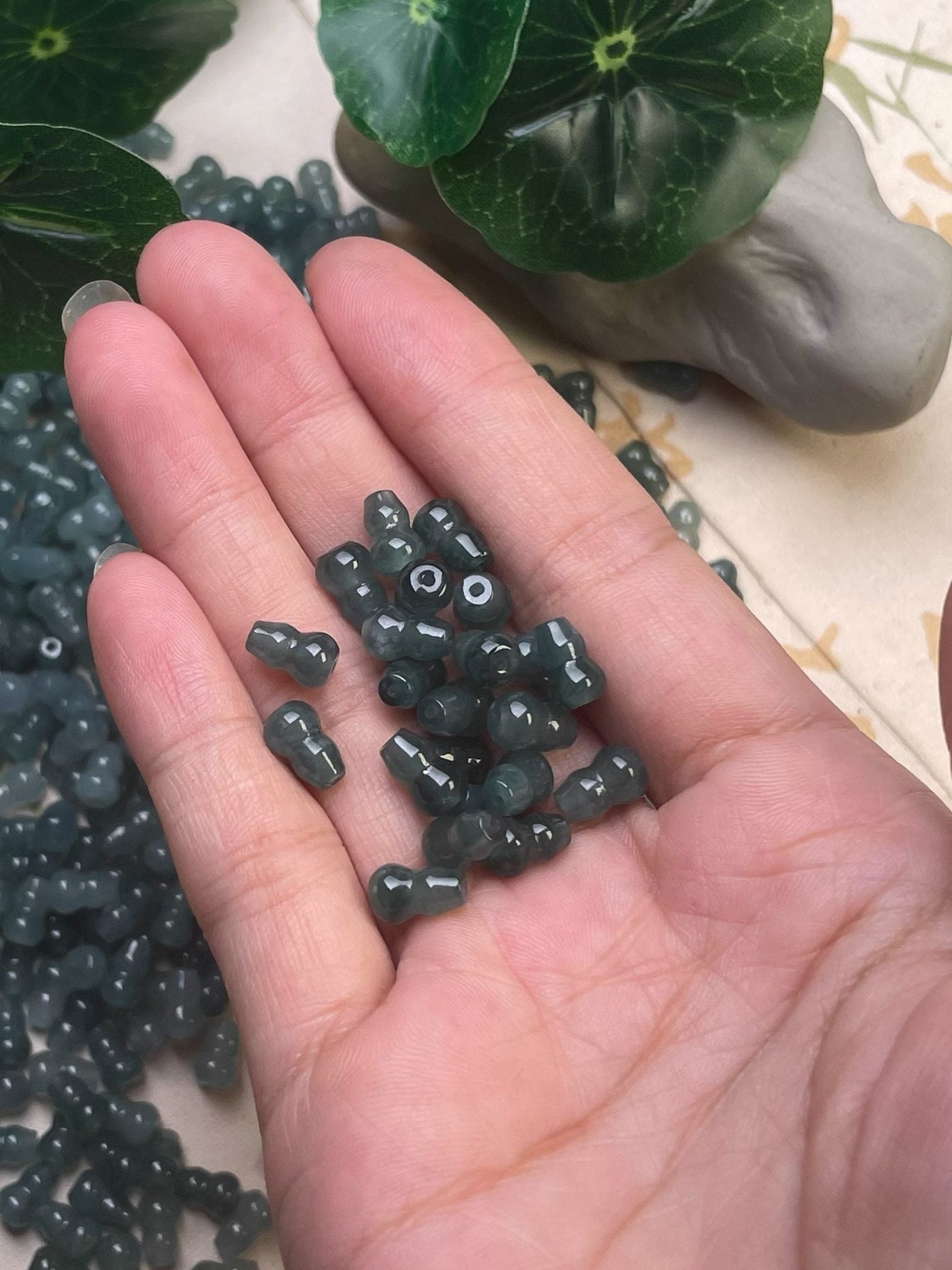 Perles en Jadéite Naturelle en Forme de Gourde – Bleu Glacier – Perles Percées pour Bijoux DIY